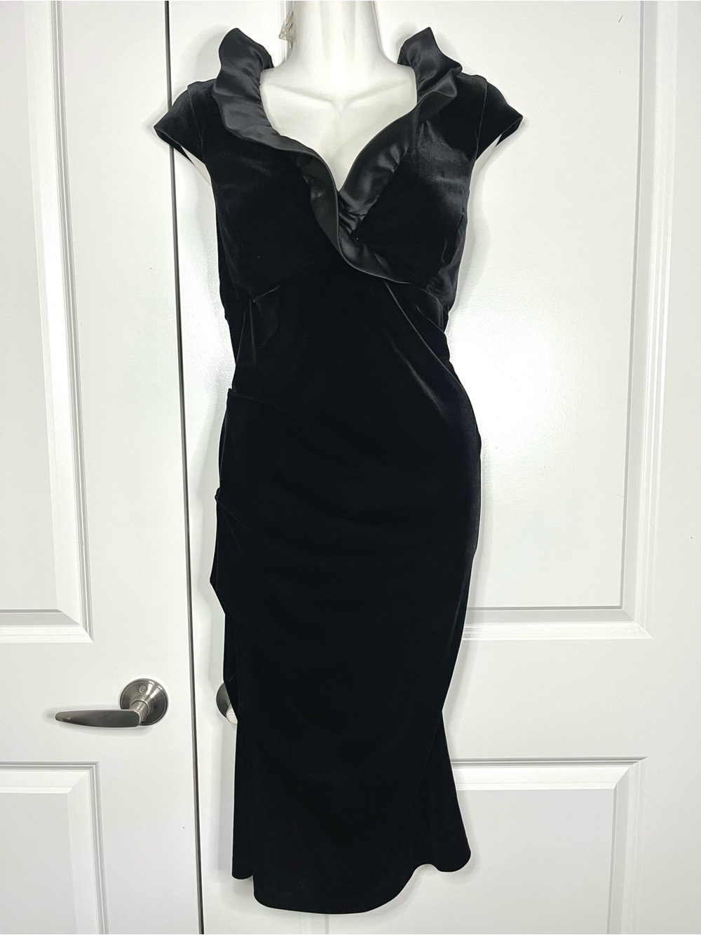 Xscape Vtg Cocktail Dress Sheath Ruched Black Velvet Vixen Ruffle Collar Size 14